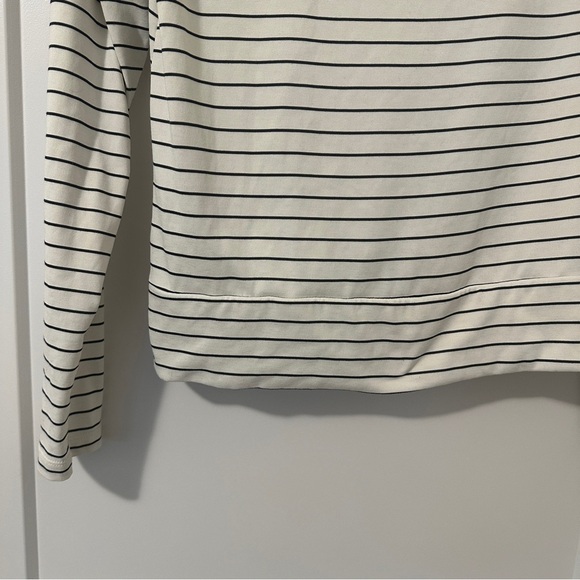 Old Navy Active Relaxed Breathe ON Twist- Hem Cropped Long Sleeve Top Size Large - Picture 9 of 11
